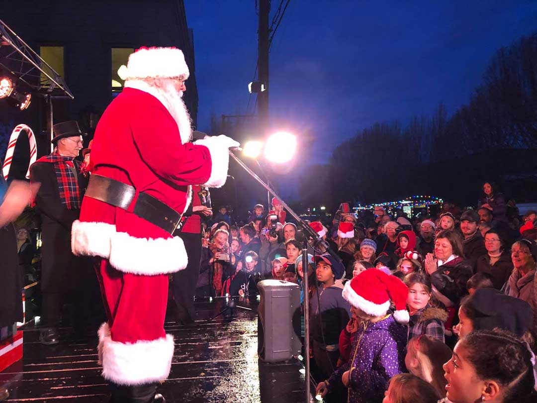 Santa-visit-tree-lighting